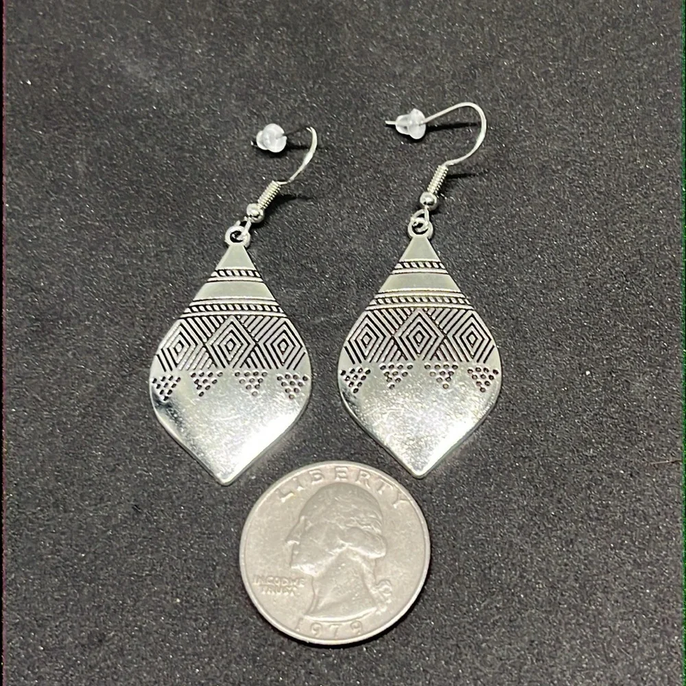Earrings fashion‎